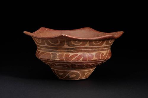 Scalloped-rim vessel