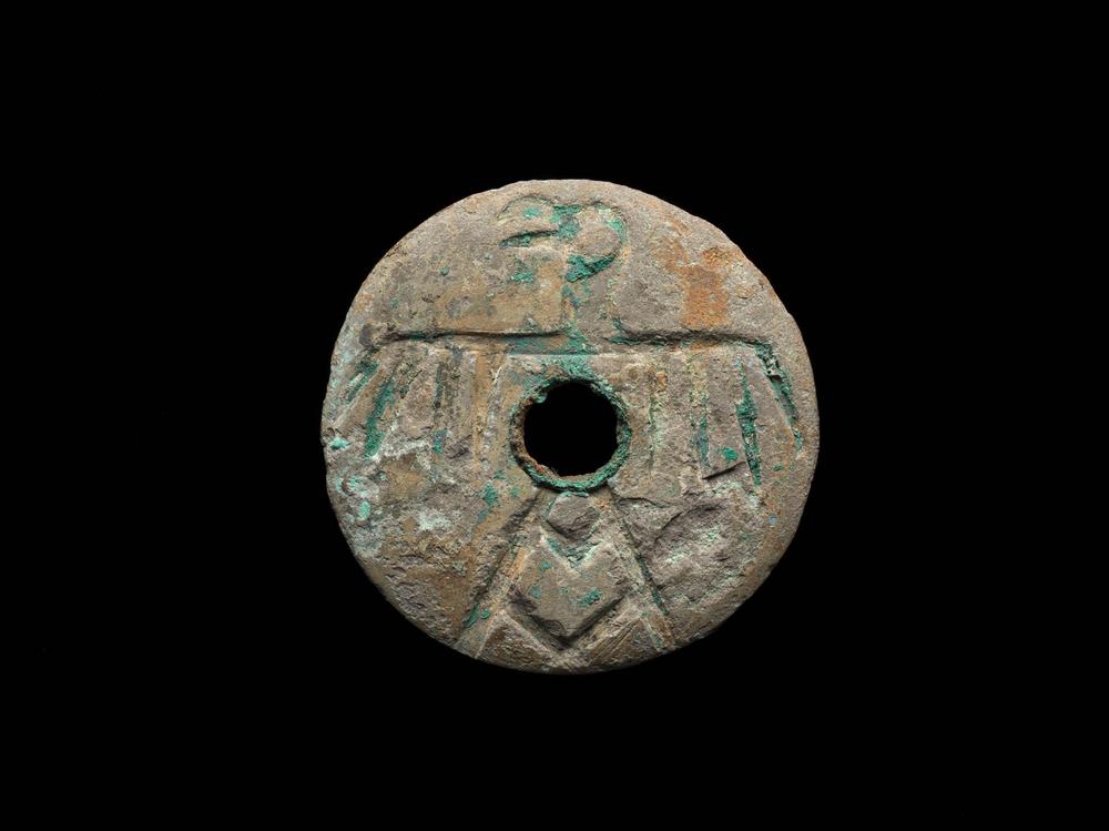 Earspool with bird motif