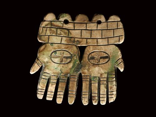 Engraved shell gorget of human hands