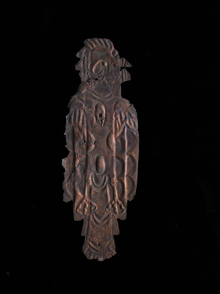 Repoussé plate of bird effigy