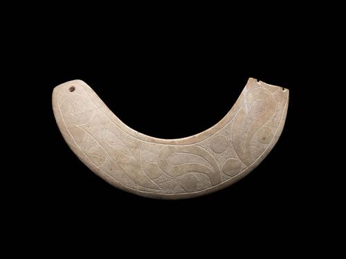 Incised shell gorget