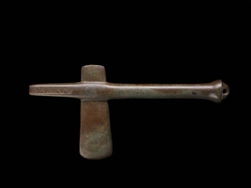 Monolithic axe