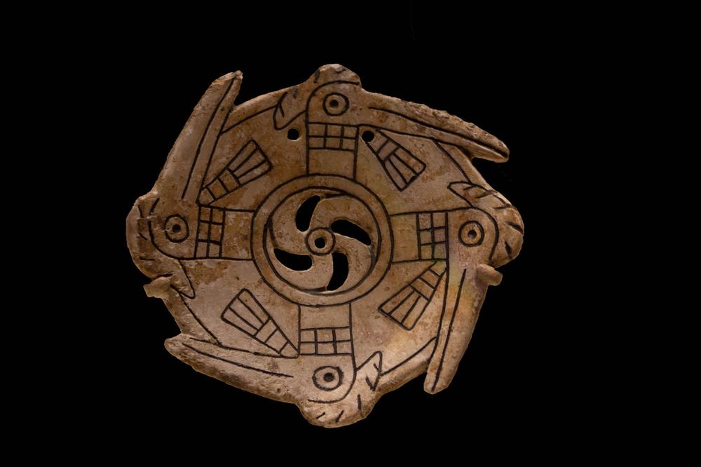 Crested bird gorget